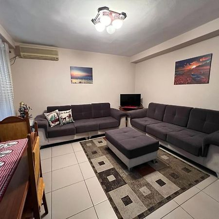 Entire Nice Apartment, In The Center تيرانا المظهر الخارجي الصورة