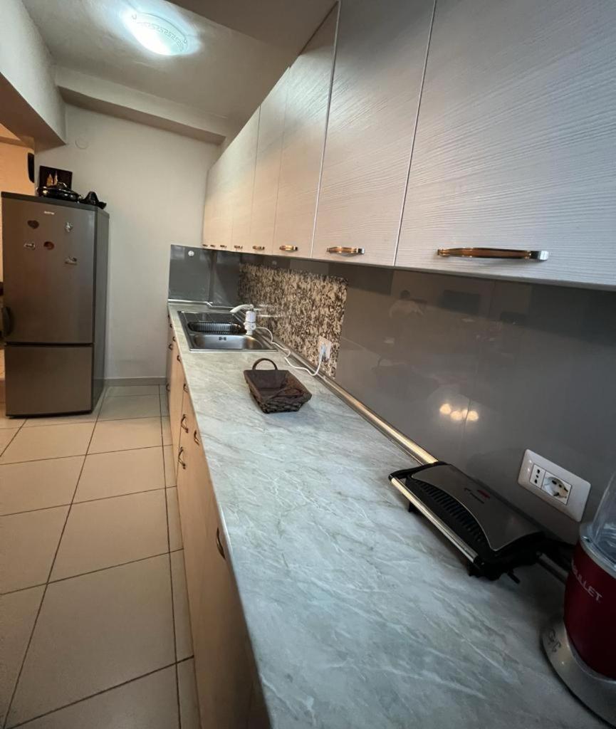 Entire Nice Apartment, In The Center تيرانا المظهر الخارجي الصورة