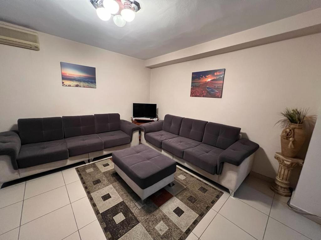 Entire Nice Apartment, In The Center تيرانا المظهر الخارجي الصورة